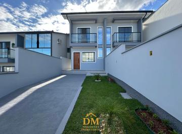 Casa · 111m² · 2 Quartos · 1 Vaga · Sobrado Geminado em Forquilhas, São José/SC