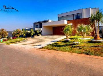 Casa · 332m² · 4 Quartos · 6 Vagas · Casa de Condomínio para venda em 040 de 332.00m² com 4 Quartos, 4 Suites e 6 Garagens