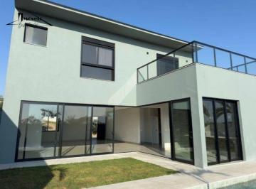 Casa · 332m² · 4 Quartos · 6 Vagas · Casa de Condomínio para venda em 040 de 332.00m² com 4 Quartos, 4 Suites e 6 Garagens