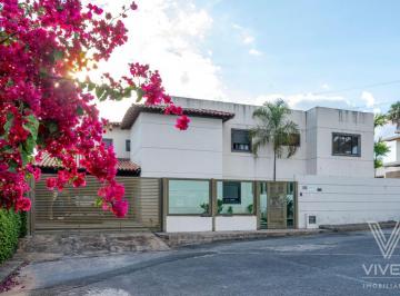 Casa de 6 quartos, Brasília · Casa com Habite-se na SHIN QI 04 Lago Norte | 6 Quartos | 3 Suítes | 2.000m² de Terreno