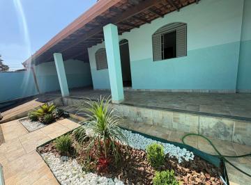 Casa · 150m² · 3 Quartos · 4 Vagas · 
                                Casa com 3 Quartos, Suíte, Garagem para 4 Carros e Quintal no Bairr