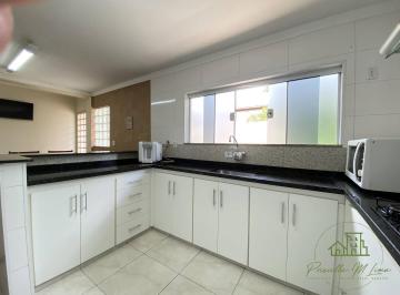 Casa · 150m² · 3 Quartos · 2 Vagas · Casa para venda em Centro de 150.00m² com 3 Quartos, 1 Suite e 2 Garagens