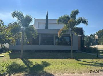 Casa · 410m² · 3 Quartos · 3 Vagas · Casa de Condomínio para venda em Sociedade Hípica De Botucatu de 410.00m² com 3 Quartos, 3 Suites e 