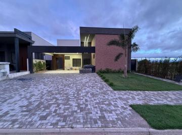 Casa · 240m² · 4 Quartos · 6 Vagas · Casa para venda em Centro de 240.00m² com 4 Quartos, 4 Suites e 6 Garagens