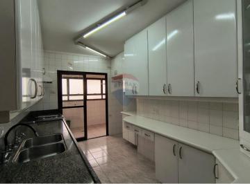 Apartamento · 127m² · 2 Quartos · 2 Vagas · Apartamento para alugar em Centro de 127.00m² com 2 Quartos, 2 Suites e 2 Garagens