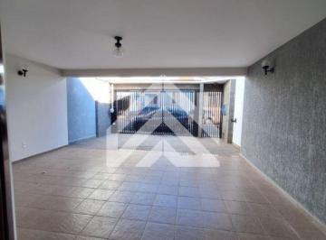 Casa · 250m² · 3 Quartos · 4 Vagas · Casa para alugar em Centro de 250.00m² com 3 Quartos, 1 Suite e 4 Garagens