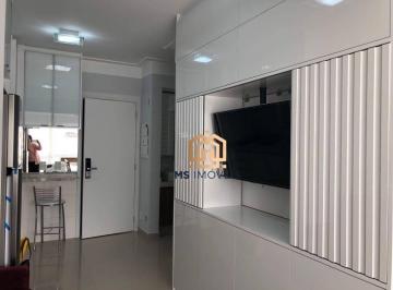 17d1dd627dba979cd4af7e6f437b6fcbc1e14e33 · Apartamento 40m², 1 Quarto, 1 Banheiro, Sala/Cozinha (integrados), Varanda (fechada/vidros), 1 Vaga