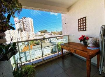 767742d917d720faf3b8d1d60e43533b906c936e · Apartamento no bairro Alto Umuarama com três quartos, uma suíte, sacada e uma vaga de garagem.