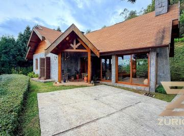 aa2e704f9f5ca63eb018083532027a493cd68227 · Refúgio Contemporâneo com Vista para o Vale de Araucárias na Vila Inglesa