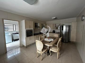 Casa · 293m² · 3 Quartos · 3 Vagas · Sobrado à venda, 292m, 3 dormitórios, 2 salas, 2 banheiros, 3 vagas de garagem, quintal grande,1 Edí