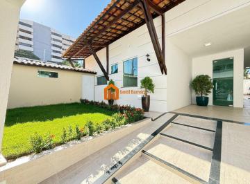 Casa · 261m² · 4 Quartos · 7 Vagas · Charmosa, acolhedora e recém-reformada: uma casa plana que convida você a viver com mais conforto to