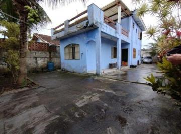 Casa de 3 quartos, Peruíbe · Casa com 3 quartos e espaço para piscina em Mongaguá.