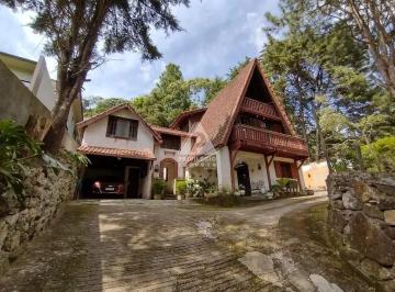 Casa · 137m² · 3 Quartos · 3 Vagas · Casa com 3 quartos estilo Chalé Alto Teresópolis