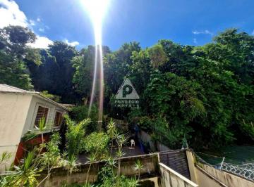 Apartamento · 190m² · 4 Quartos · 1 Vaga · Copacabana com Clima de Refúgio: 4 Quartos, Varanda Verde e Grande Potencial de Reforma