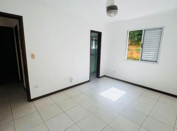 Apartamento de 2 quartos, São Roque · Apartamento 2 dormitórios com suíte e gardem, localização central