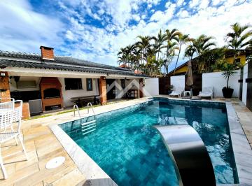 Casa · 360m² · 3 Quartos · 2 Vagas · 
                                Casa com piscina em Peruíbe
                            