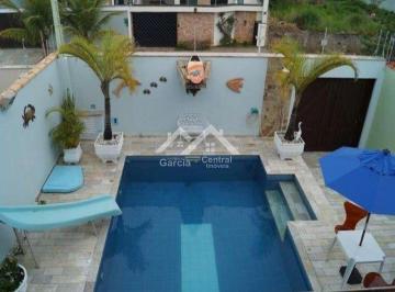Casa · 250m² · 4 Quartos · 3 Vagas ·
Sobrado em Peruíbe no bairro Casablanca