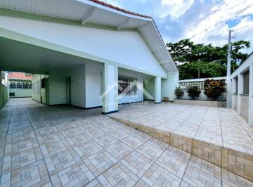 Casa · 197m² · 3 Quartos · 5 Vagas ·
Casa lado praia em Peruíbe