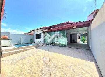 Casa · 150m² · 3 Quartos · 2 Vagas · Casa com piscina ao lado da praia em Peruíbe