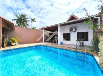 Casa · 133m² · 2 Quartos · 3 Vagas · Casa com piscina no Centro em Peruíbe