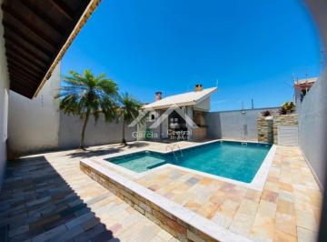 Casa · 200m² · 4 Quartos · 3 Vagas ·
Sobrado com piscina perto da praia em Peruíbe