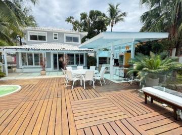 Casa · 200m² · 9 Quartos · Luxo pé na areia com exclusividade em Angra