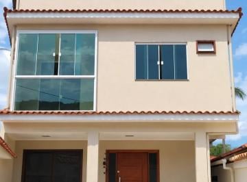 Casa · 200m² · 2 Quartos · Elegância discreta e conforto inteligente em Angra dos Reis