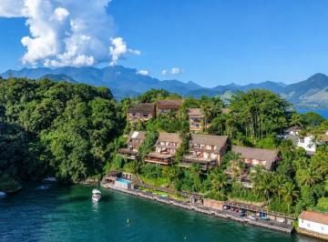 Casa · 249m² · 4 Quartos · 2 Vagas · Casa de Luxo no Condomínio Porto Maui: Exclusividade e Vista Mar em Angra dos Reis