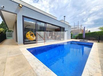 Casa · 303m² · 3 Quartos · 6 Vagas · Alphaville Granja Viana - Moderna, 3 suítes, gourmet e piscina!