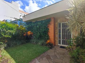 Casa · 172m² · 3 Quartos · 3 Vagas · Casa espaçosa e semi-mobiliada no Bairro Partenon