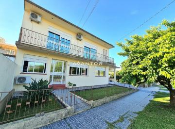 Casa · 221m² · 4 Quartos · 2 Vagas · 🏡 Casa com 4 Quartos, Suíte e Terreno de 1.500m² - Espaço para Toda a Família.
