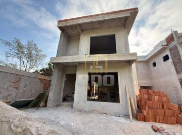 adefe05420b119520e5d47c1c8489bcf532a3b31 · Duplex à venda no Colinas próximo a praia em Rio das Ostras