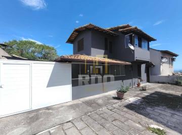 f350f6fa4a0775a83b5e026b740100bfc434c3ef · Casa no Colinas em Rio das Ostras com 2 quartos, excelente localização!