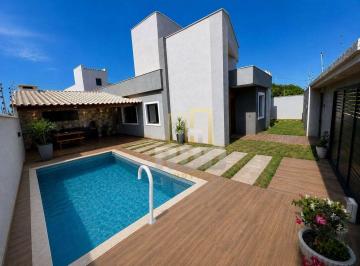 3a6c7efae315b1e87cdc6f7d0391f2b2234a3854 · Linda casa à venda em Rio das Ostras no Verdes Mares com 3 quartos, piscina e área gourmet!
