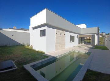 a78e5d16d3ab8c1d5b5b2f9382ce2d3f7f0e0cfb · Casa linear de alto padrão com 4 quartos e piscina no condomínio Viverde 1 em Rio das Ostras RJ