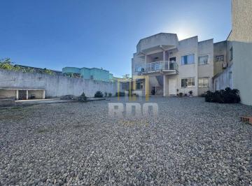 4aa1f50489e177e8cb4a2fc28325135a02e327d1 · Apartamento térreo no bairro Cidade Praiana, perfeito para quem busca economia e tudo perto de casa.