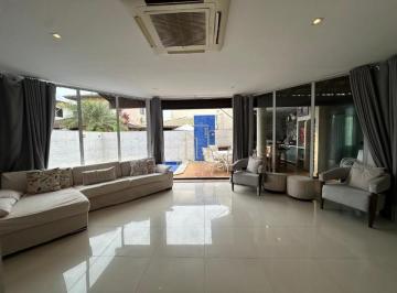 Foto 01 · Casa de luxo em condomínio com 3 Quartos (2 Suítes) 270m² e Piscina em Piatã