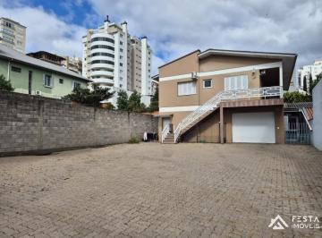 Casa · 687m² · 3 Quartos · 2 Vagas · CASA 3 Centro Veranópolis RS