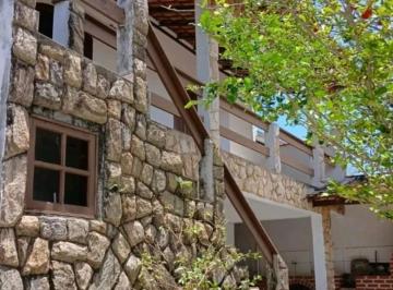 Casa · 370m² · 4 Quartos · 2 Vagas · Casa à venda - em Caxito