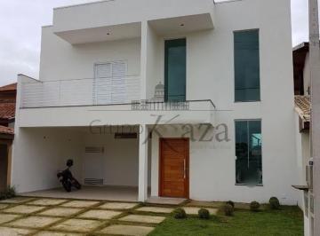 Casa · 250m² · 3 Quartos · 4 Vagas · Casa em Condomínio- Taubaté- Piracangaguá - Residencial Jardim Oasis - 3 Dormitórios - 215m²