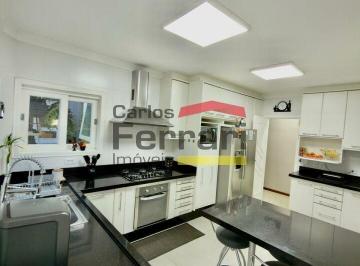 Casa · 220m² · 5 Quartos · 5 Vagas · Sobrado a venda na Água Frias com 5 quartos e 4 suítes, 5 vagas .