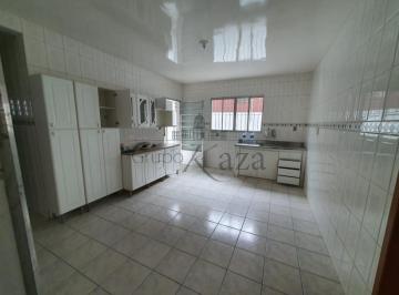 Casa · 200m² · 3 Quartos · 3 Vagas · Casa -  Monte Castelo - 3 Dormitórios - 200m².