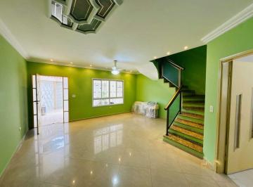 Casa · 142m² · 3 Quartos · 2 Vagas · Triplex impecável à venda no Campo Grande – Santos/SP