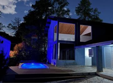 Casa · 230m² · 4 Quartos · 4 Vagas · Casa para venda em Três Montanhas de 230.00m² com 4 Quartos, 1 Suite e 4 Garagens