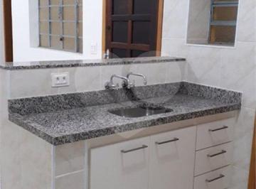 Casa · 180m² · 3 Quartos · 2 Vagas · Casa para alugar em Centro de 180.00m² com 3 Quartos e 2 Garagens