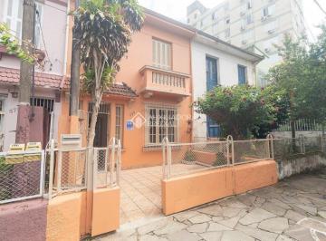 Casa · 200m² · 3 Quartos · Excelente sobrado com 3 quartos, lareira, churrasquerias e piscina na cidade baixa