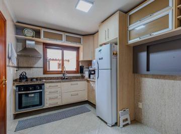 Casa · 111m² · 3 Quartos · 3 Vagas · Belíssima casa MOBILIADA em condomínio fechado com 3 quartos