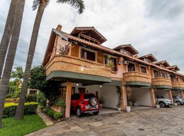 Apartamento · 234m² · 3 Quartos · 2 Vagas · Casa em condomínio fechado, 3 dormitórios e 2 vagas, na Vila Assunção, zona de sul de Porto Alegre.