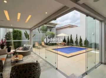 Casa · 450m² · 4 Quartos · 3 Vagas · Casa residencial com 4 quartos sendo 3 suítes disponível para venda no bairro Saraiva em Uberlândia-