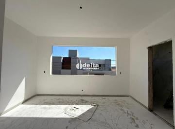 Casa · 120m² · 3 Quartos · 2 Vagas · Casa com 3 quartos sendo 1 suíte disponível para venda no bairro Santa Mônica em Uberlândia-MG